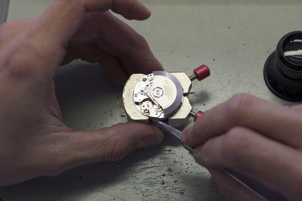 SAV travail sur mouvement automatique  valjou 7750 de╠ücore╠ü a╠Ç la main 5