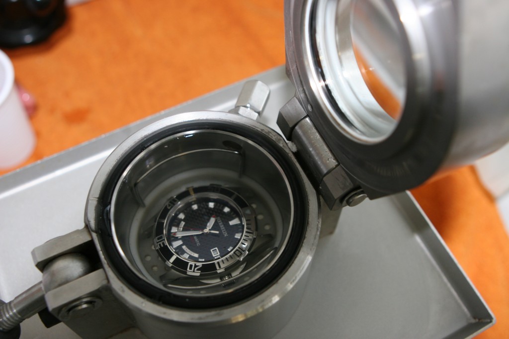 atelier montre automatique e╠ütanche 1000 m en test d'e╠ütanche╠üite╠ü individuel 2